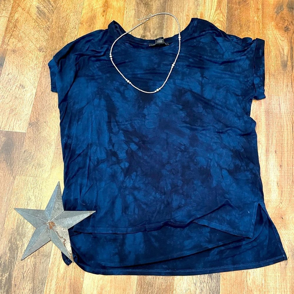 NWOT- Women’s Tahari Tie-dye T-shirt- Size Medium